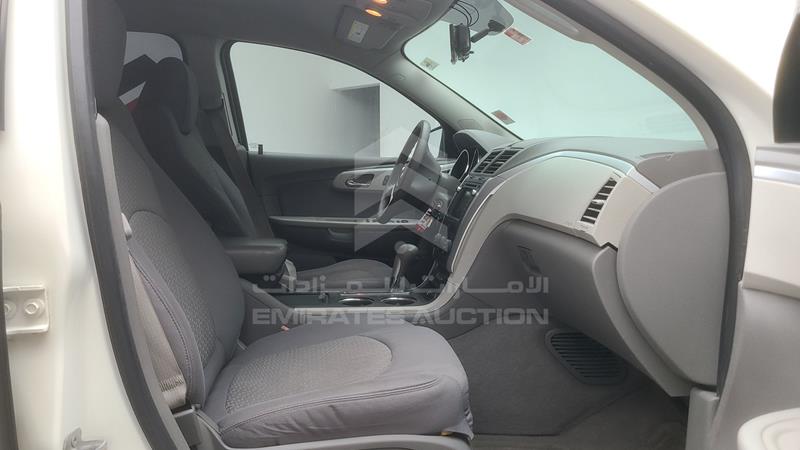 1GNKR8ED9CJ235432 Auction: EmiratesAuction Lot: 413741 1GNKR8ED9CJ235432 Chevrolet Traverse 2012 WHITE Photo 31