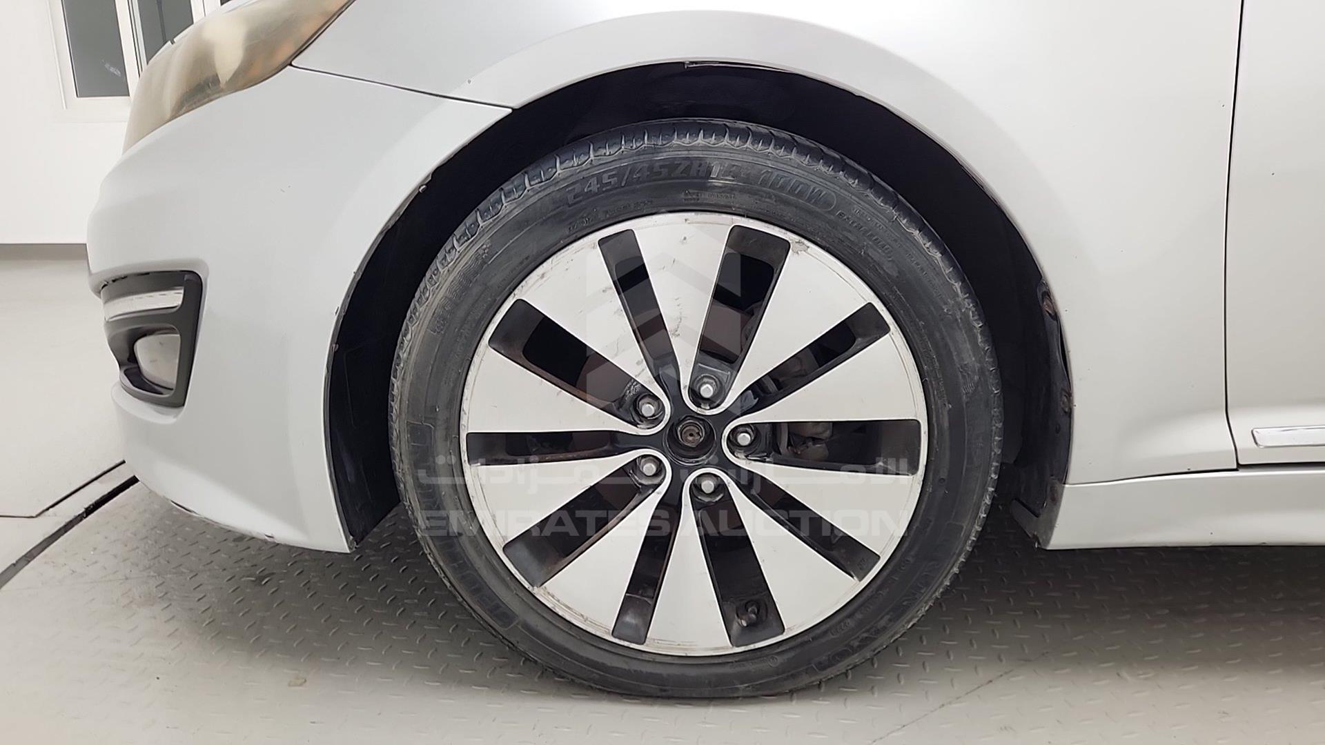 2011 KIA K5 VIN: KNAGN415BBA150063
