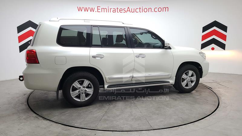 JTMHU09J5F4120610 Auction: EmiratesAuction Lot: 409010 JTMHU09J5F4120610 Toyota Land Cruiser 2015 WHITE Photo 51