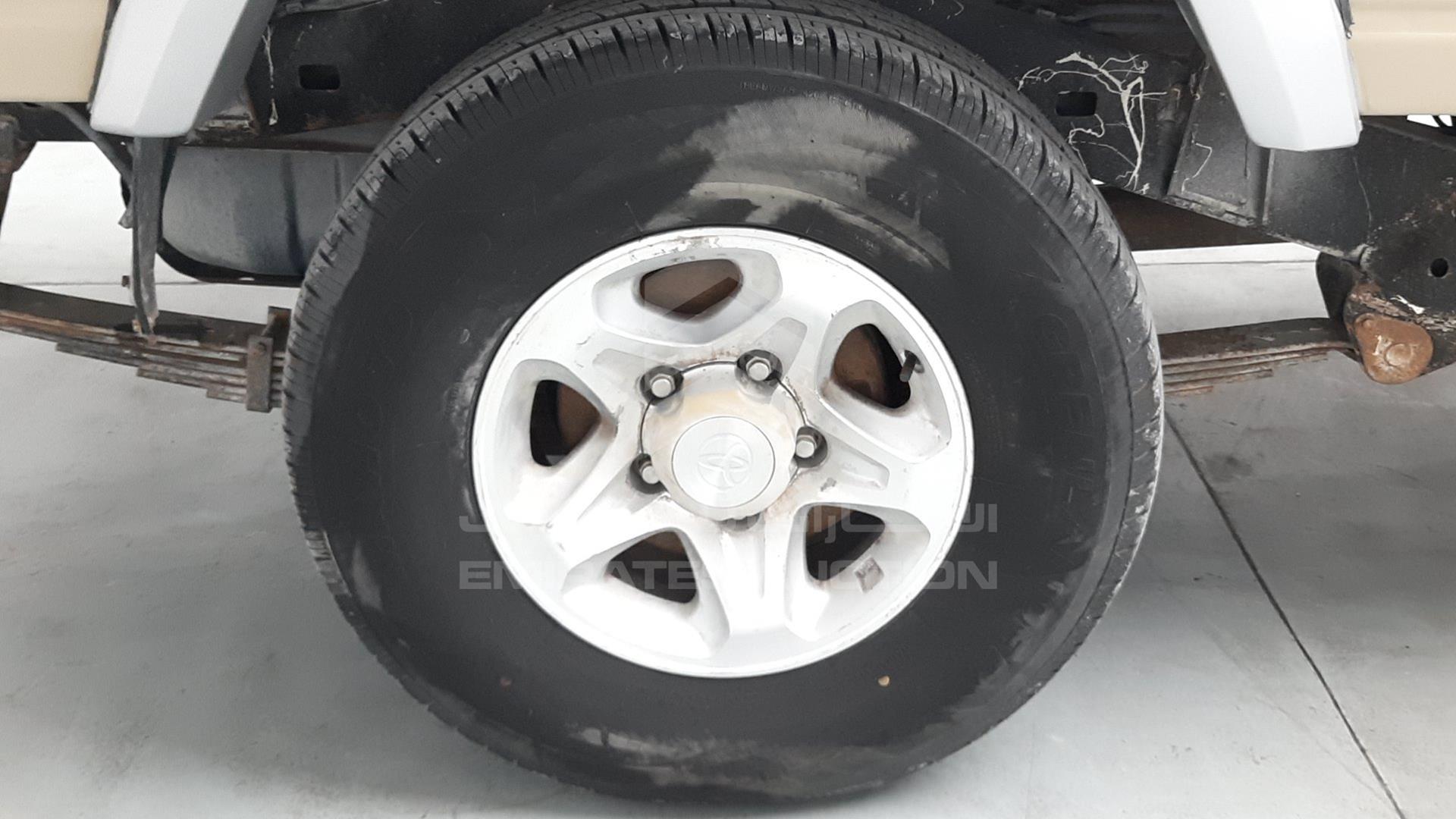 2014 TOYOTA LAND CRUISER VIN: JTFLU73J0E4563183