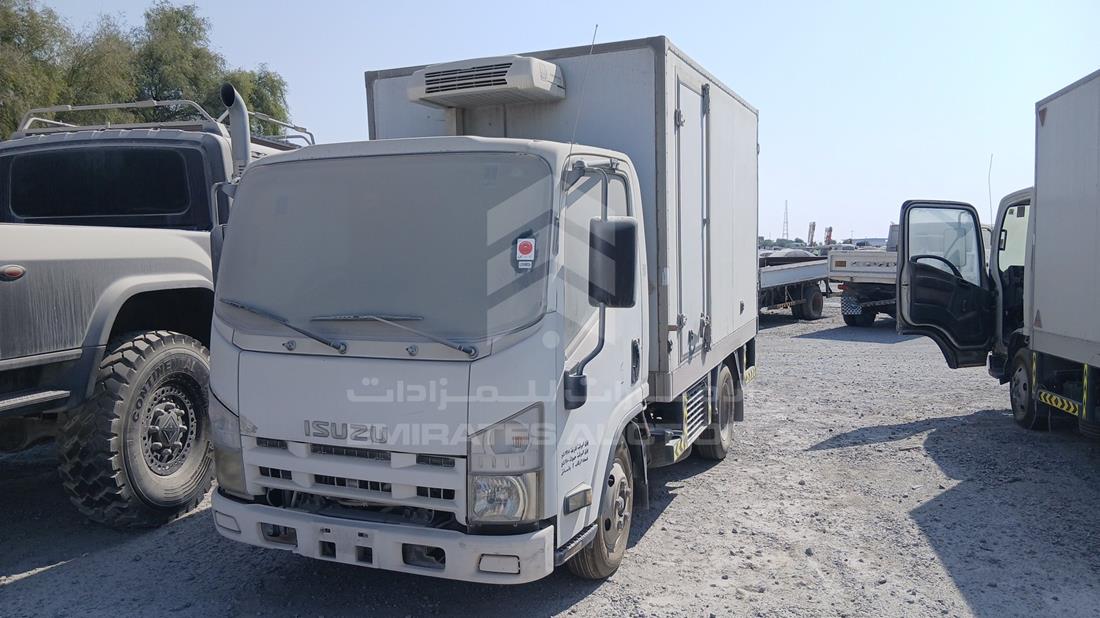 2014 Isuzu NMR — Front Left Angle — Photo 5