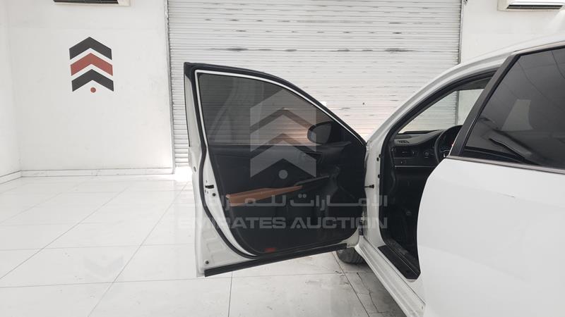 6T1BF9FK7FX563065 Auction: EmiratesAuction Lot: 409828 6T1BF9FK7FX563065 Toyota Camry 2015 WHITE Photo 11