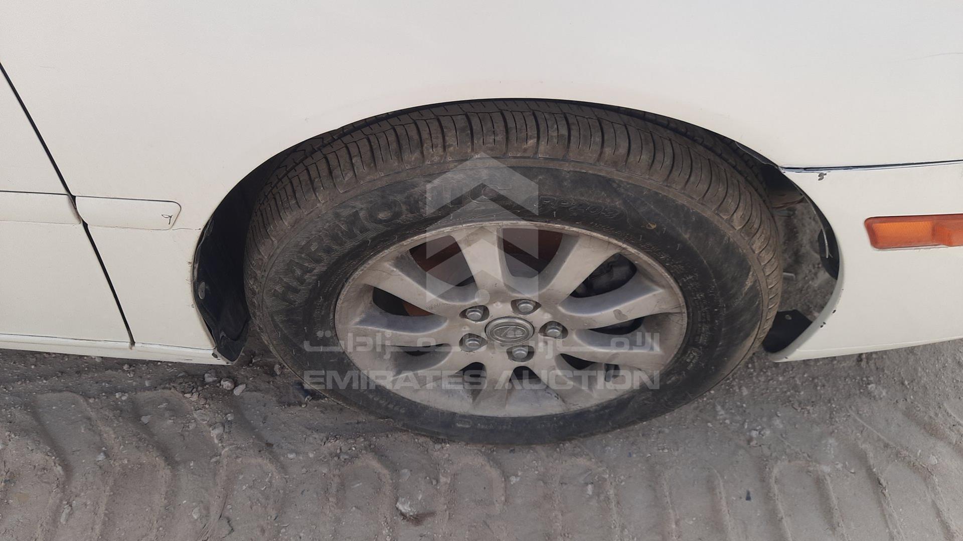 2002 LEXUS ES 300 VIN: JTHBF30G820049888