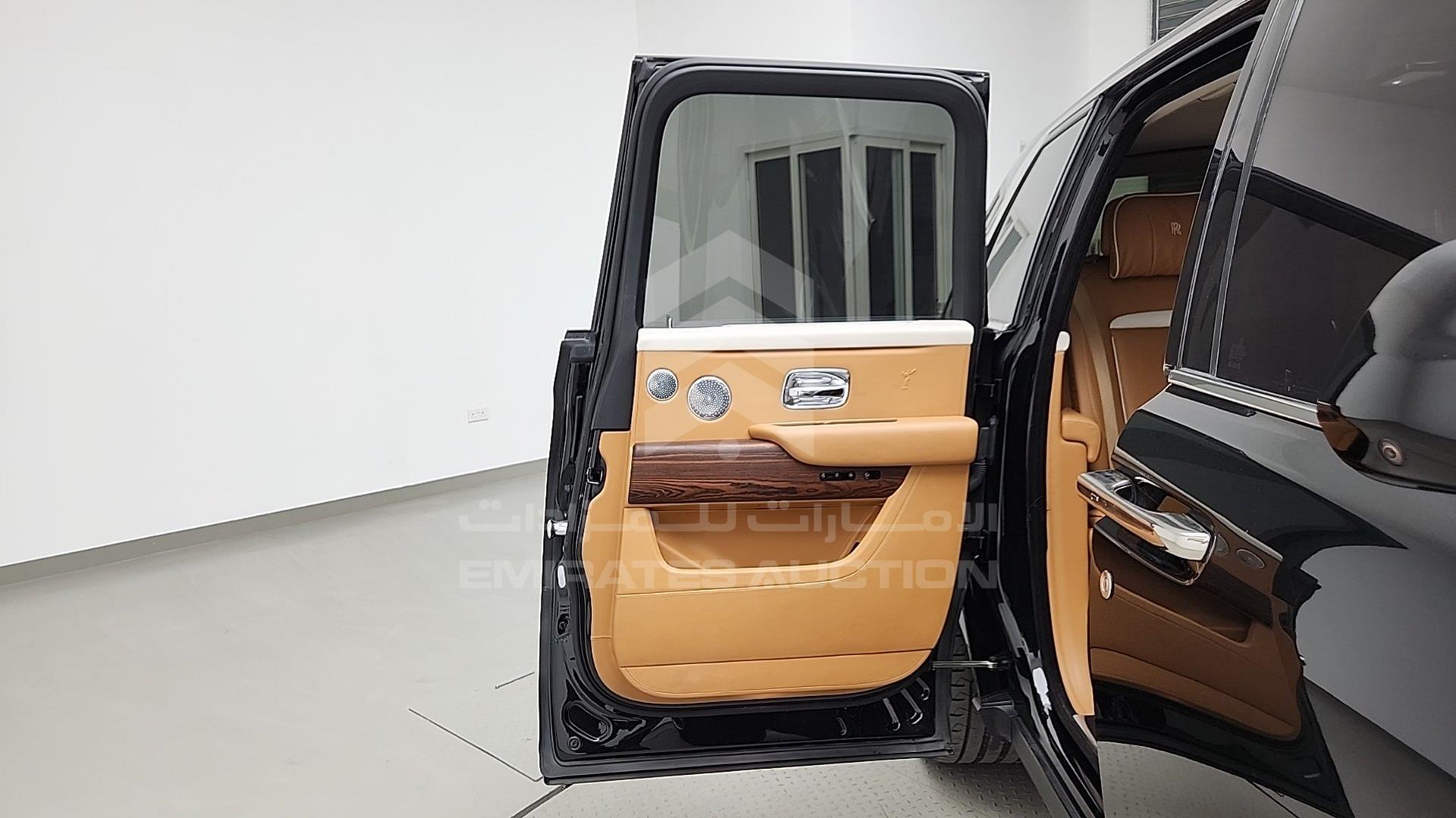 2019 ROLLS-ROYCE CULLINAN VIN: SLA689X58KU113934