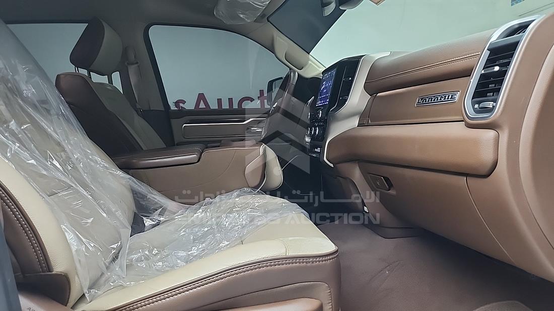 دودج رام 2020 — زاوية الراكب الأمامي للمقعد — صورة 27