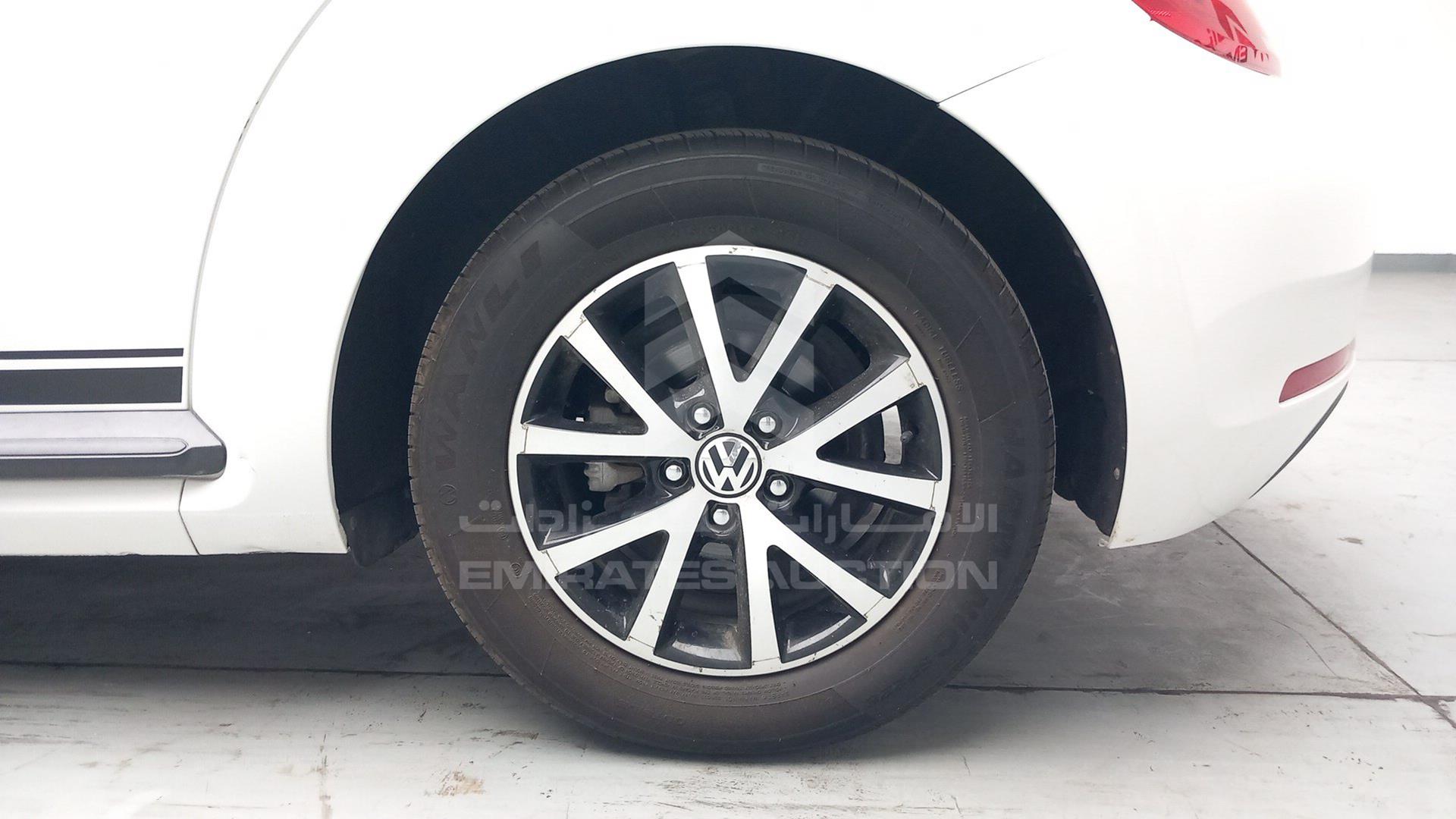2015 VOLKSWAGEN BEETLE VIN: 3VWF17AT8FM619358