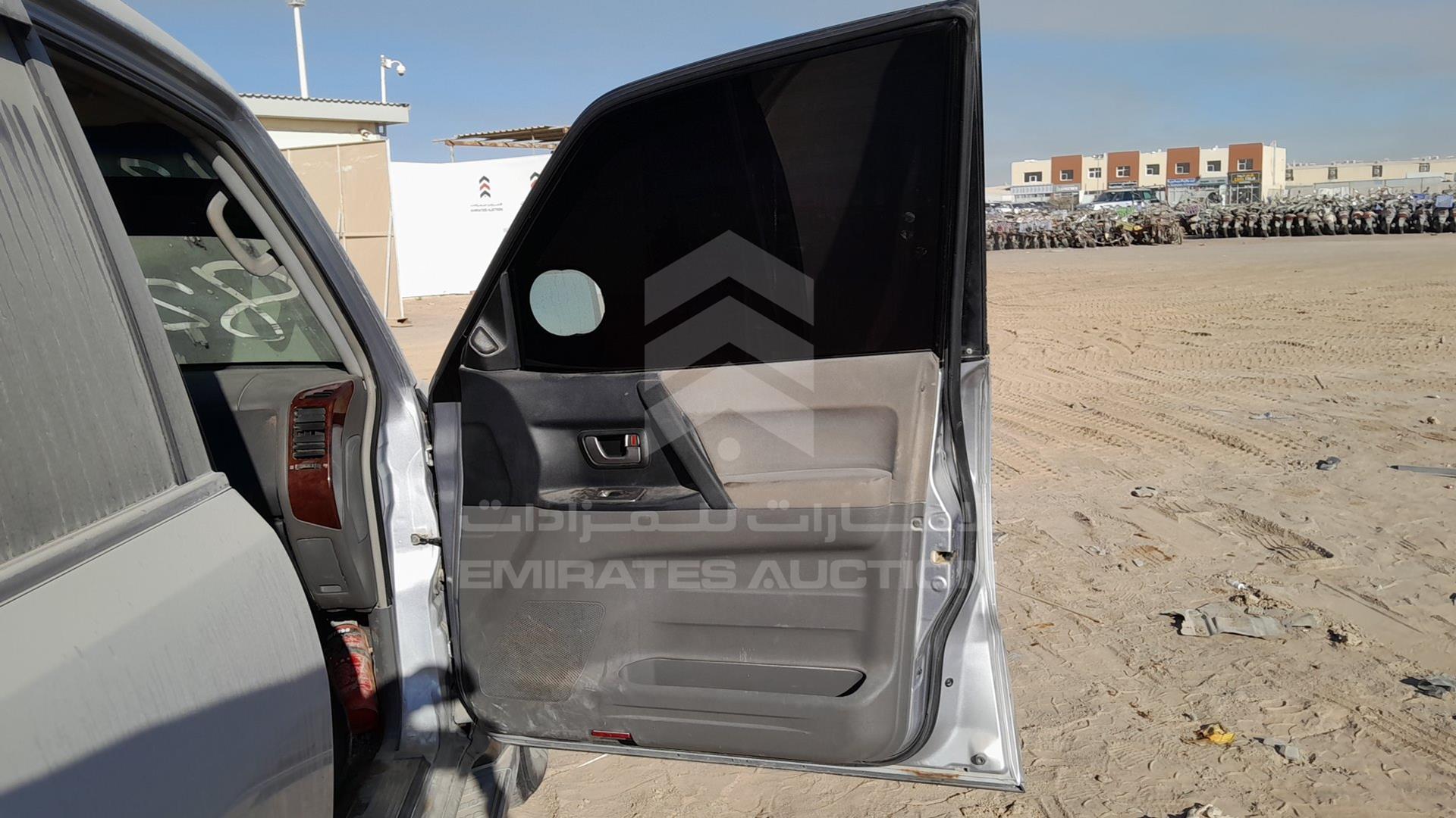 2004 MITSUBISHI PAJERO VIN: JE4MR62R04J702153