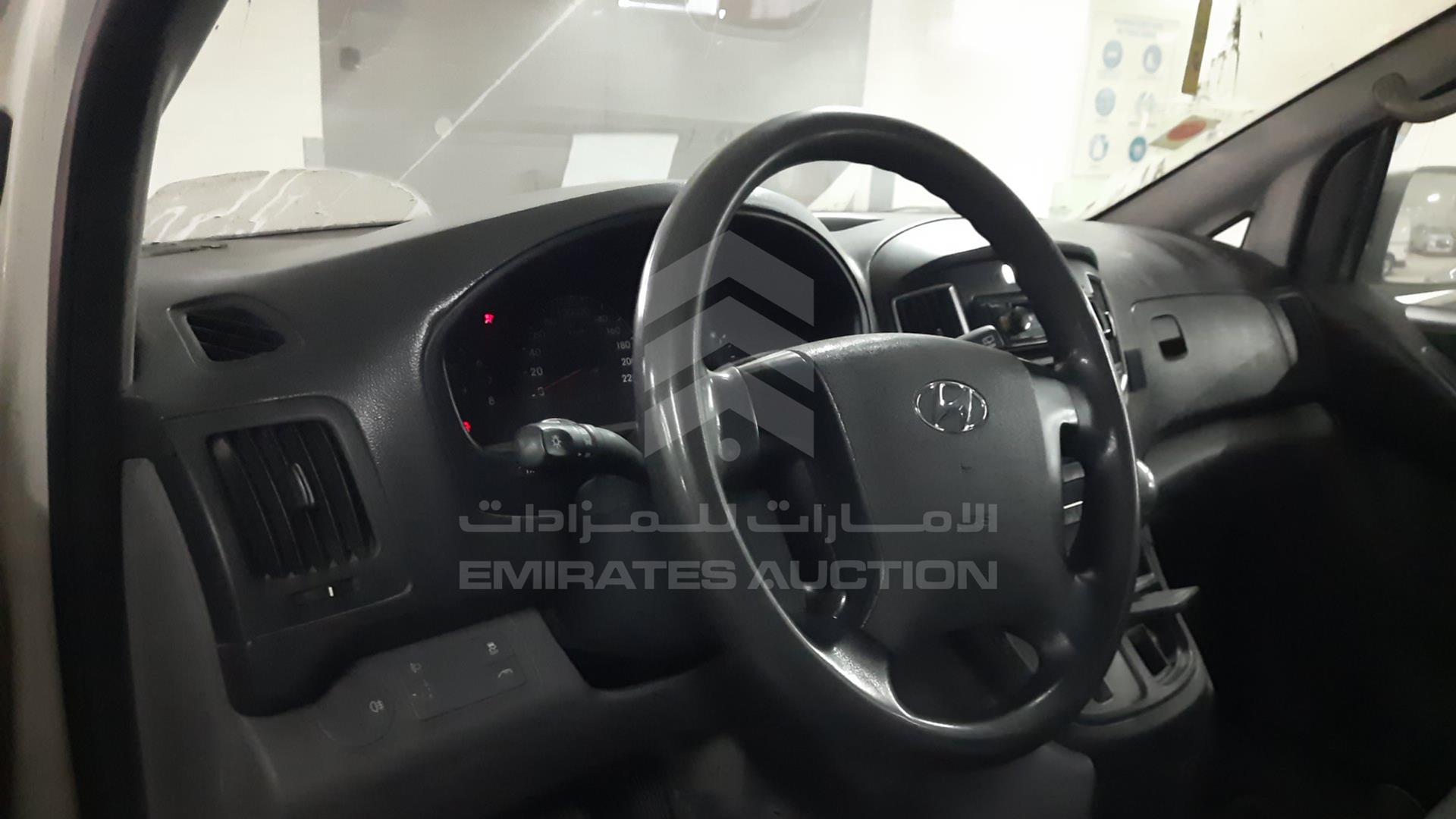 2018 HYUNDAI H1 VIN: KMHWG81RXJU967562