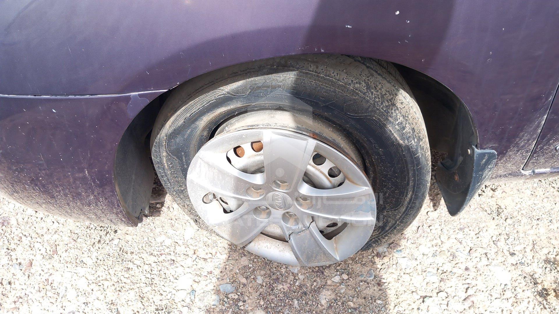 2007 KIA CARENS VIN: KNAFG521877103576