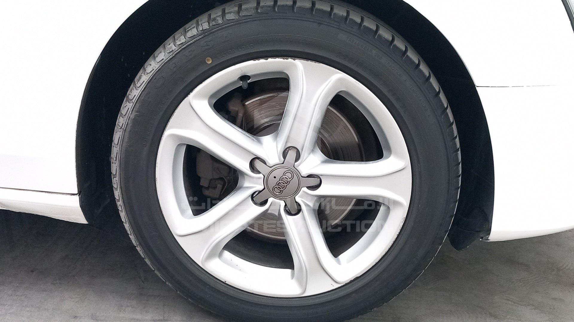 2014 AUDI A4 VIN: WAUACCFL5EN021061
