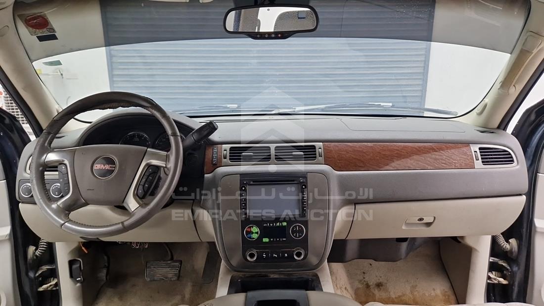 2007 GMC Yukon — Full Dashboard View — Photo 18