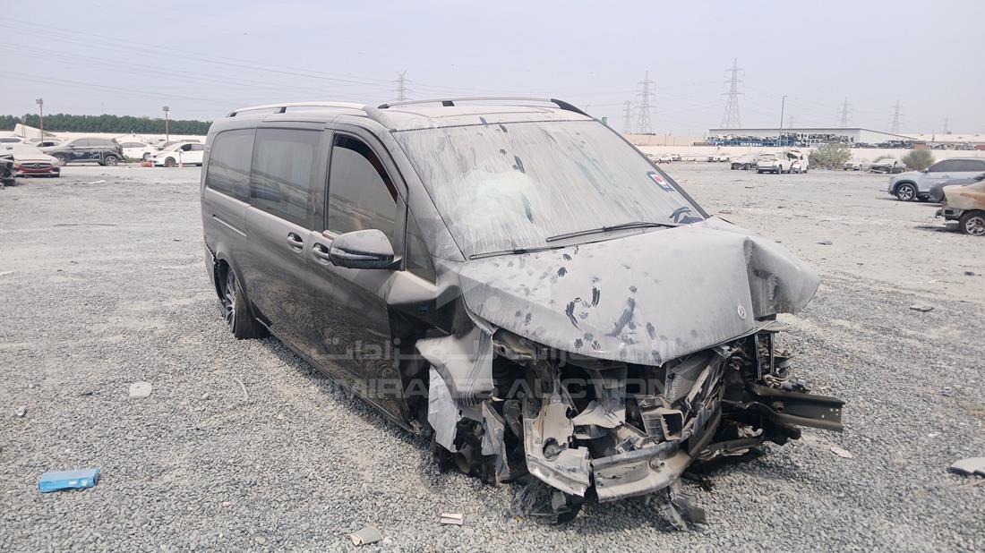 2023 Mercedes V 250 — Front Right Angle — Photo 9