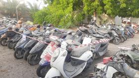 20 Scooter - Scrap without document — Front Left Angle — Photo 3 — Thumbnail