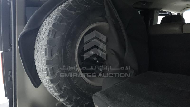 5GRGN23U74H103352 Auction: EmiratesAuction Lot: 404918 5GRGN23U74H103352 Hummer H2 2004 BLACK Photo 23