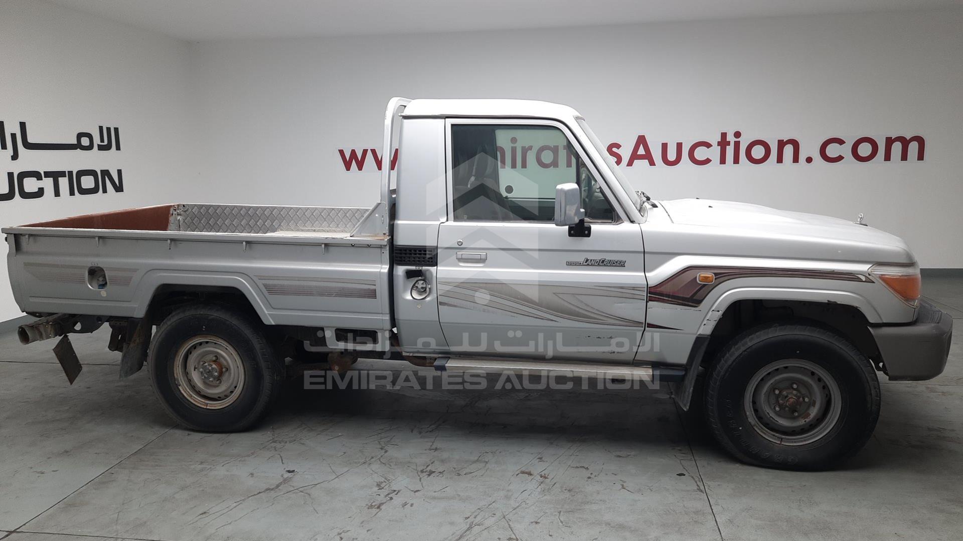 2012 TOYOTA LAND CRUISER VIN: JTFLU73J6C4521887