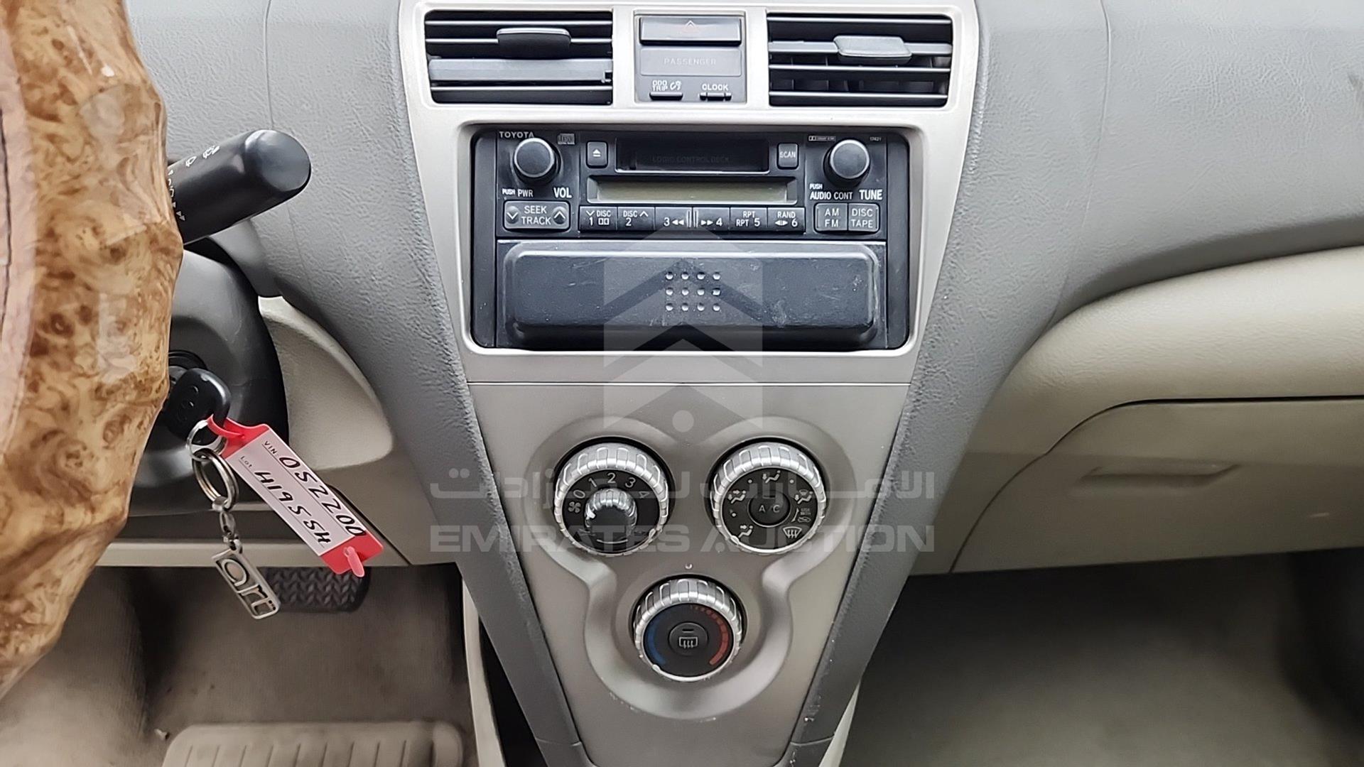 2011 TOYOTA YARIS VIN: JTDBW9234B4052200