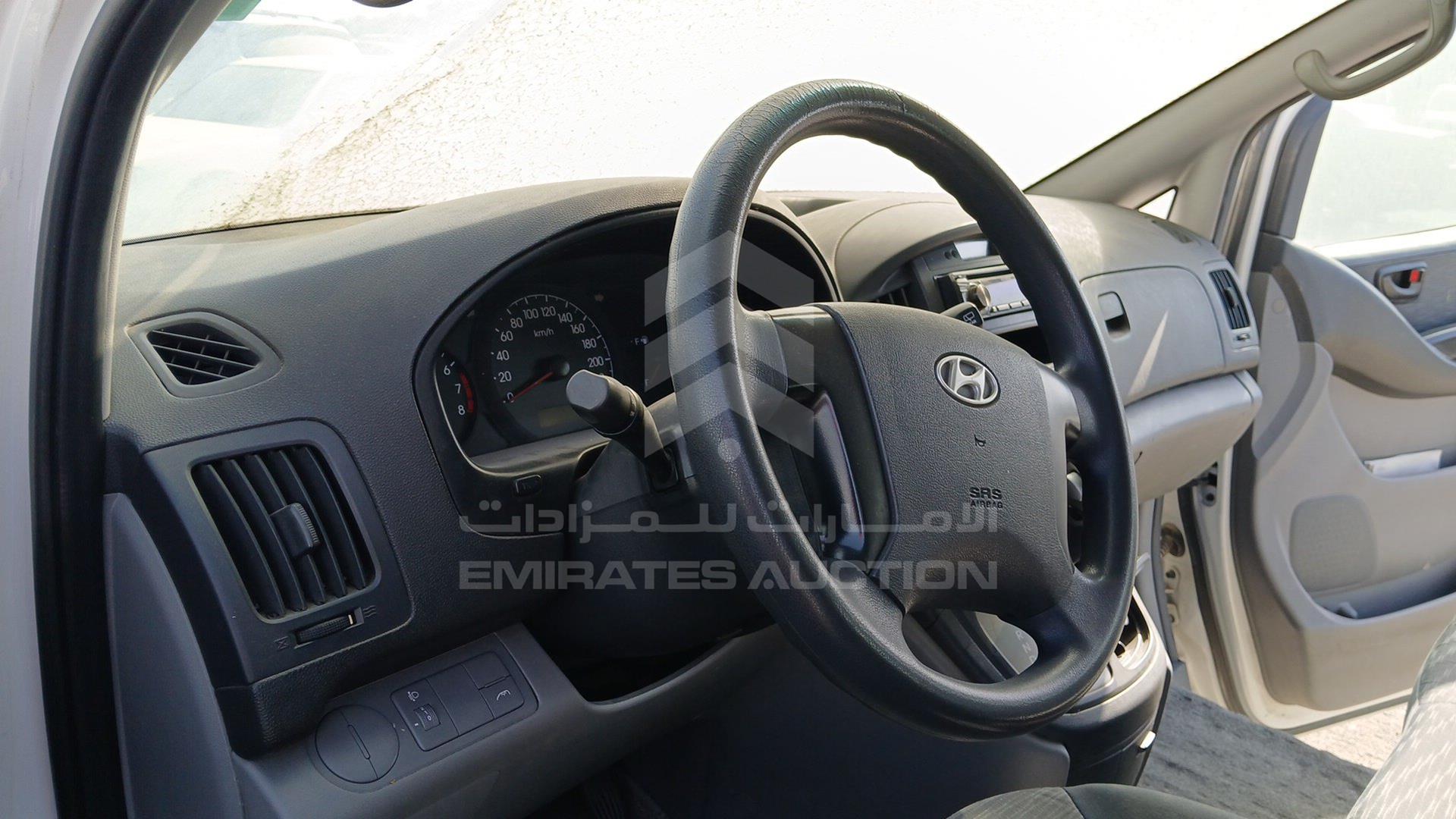 2014 HYUNDAI H1 VIN: KMHWG81RXEU558824