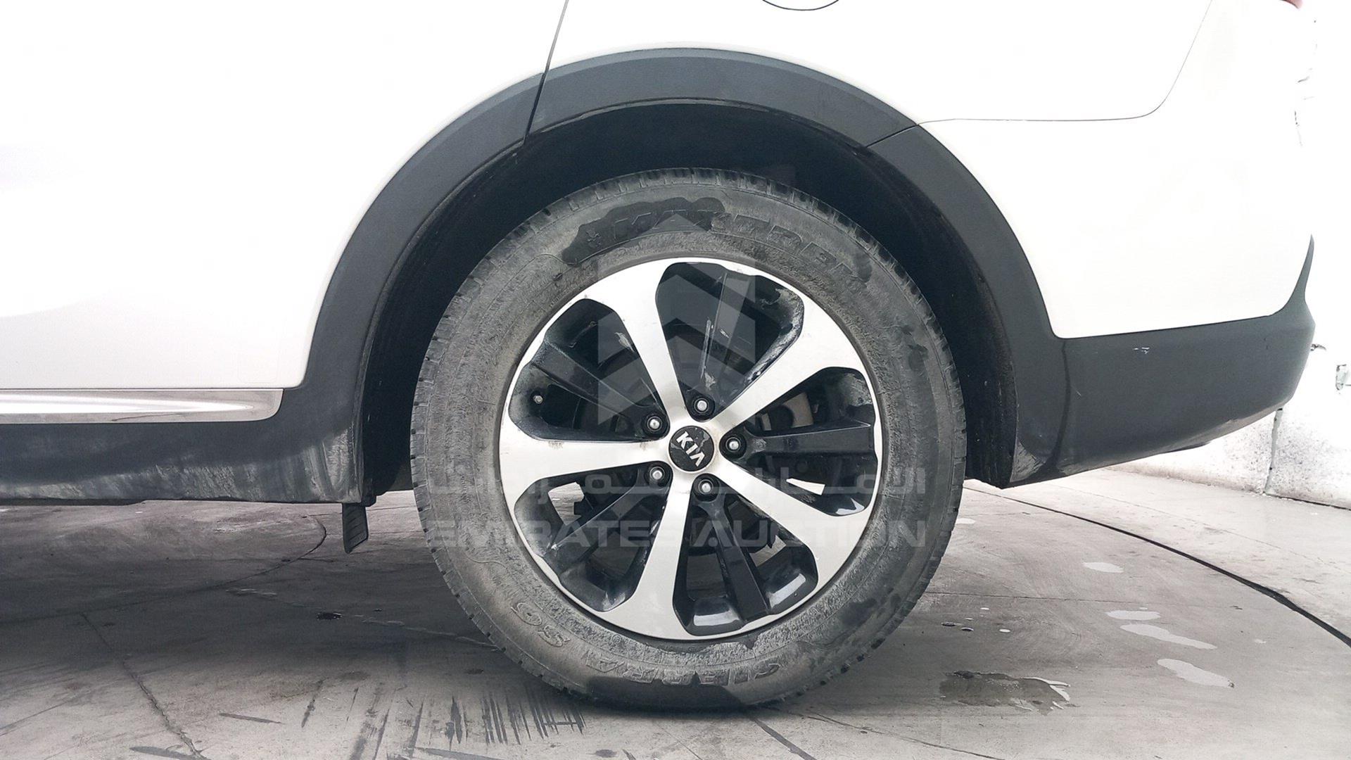 2016 KIA SORENTO VIN: KNAPH8147G5100839