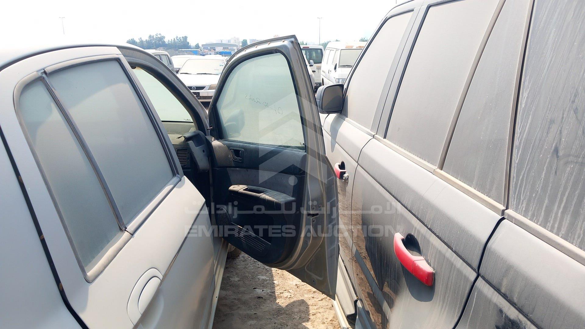 2004 HYUNDAI --- VIN: KMHBT51H44U182149