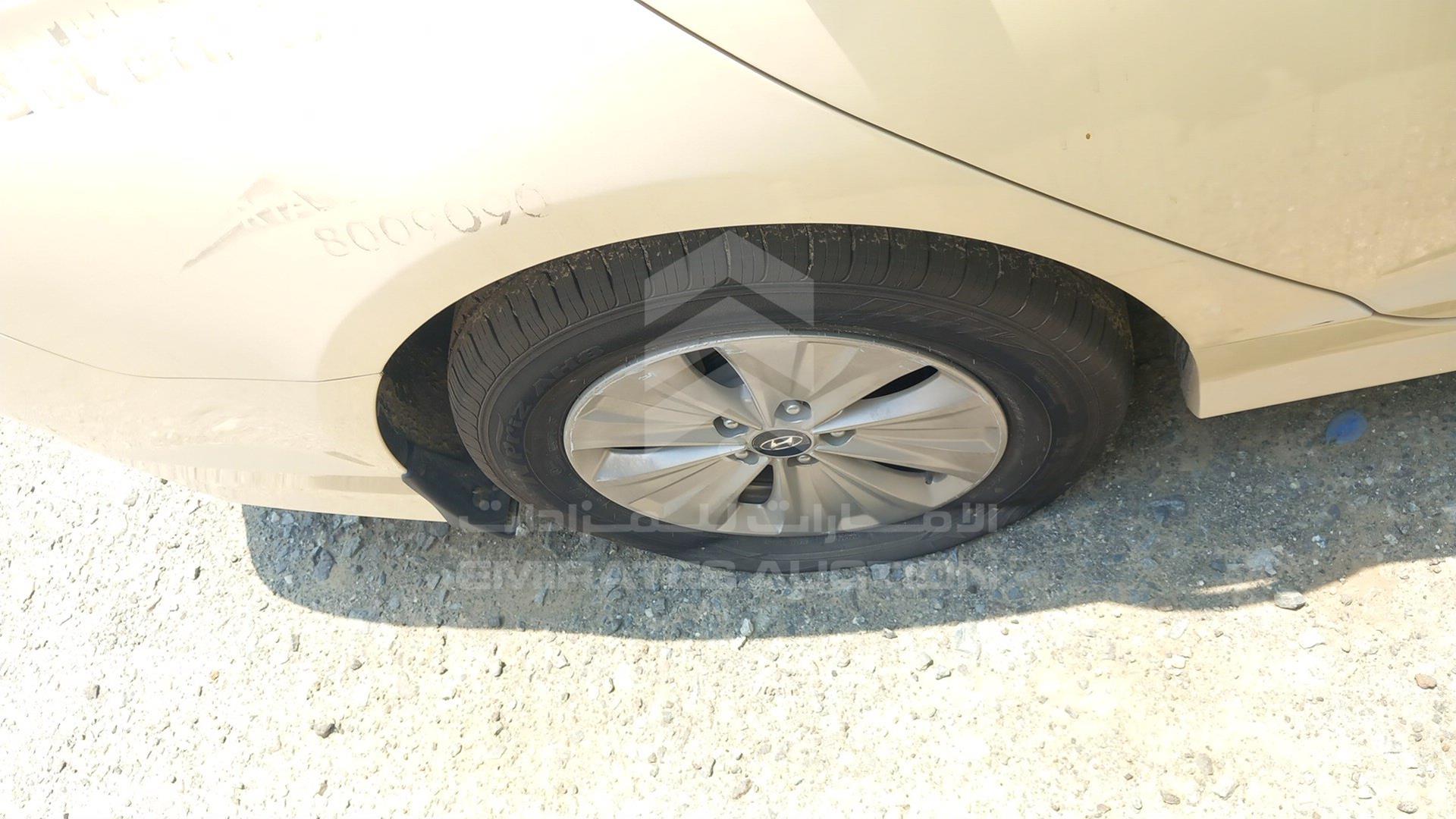 2018 HYUNDAI SONATA VIN: KMHE24137JA082137