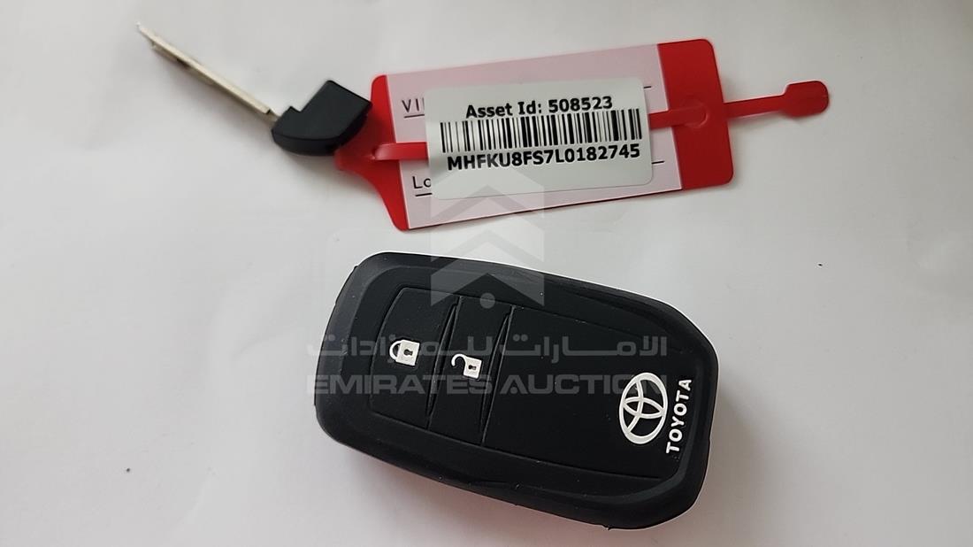 2020 Toyota Fortuner — Keys — Photo 5