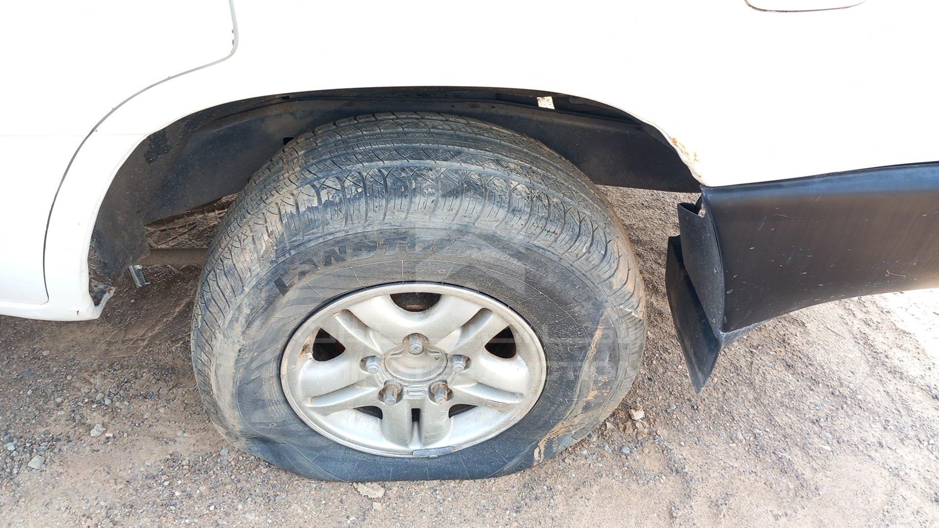 2001 TOYOTA LAND CRUISER VIN: JTEHJ09JX15016752