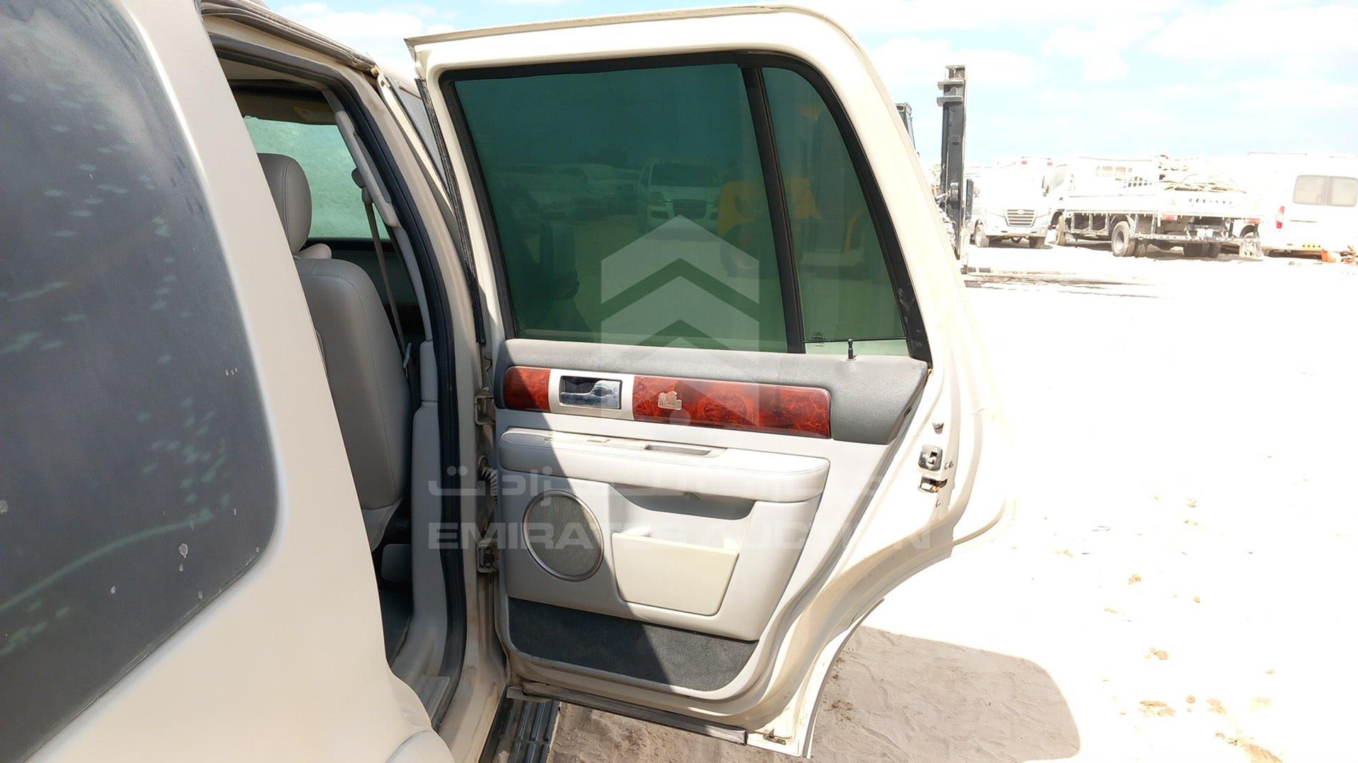 2005 LINCOLN NAVIGATOR VIN: 5LMFU285X5LJ21885