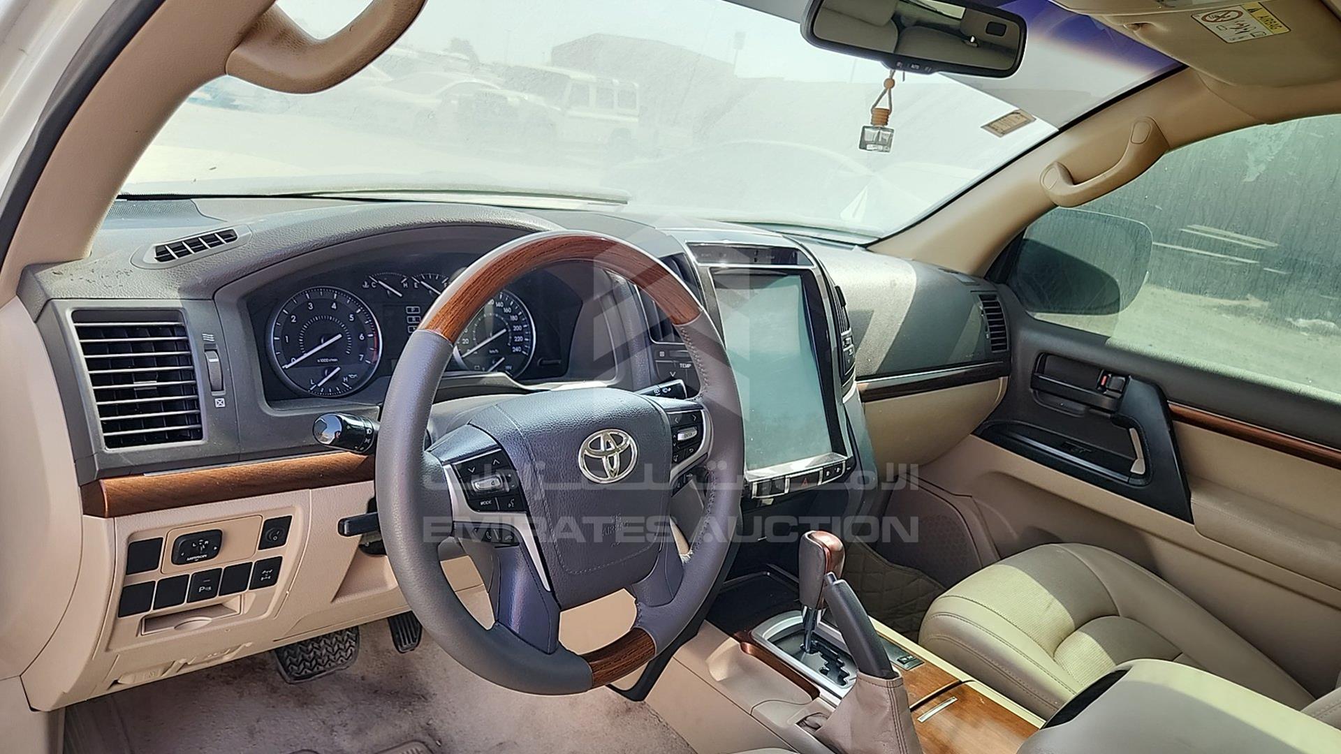 2014 TOYOTA LAND CRUISER VIN: JTMHU09J7E5081933