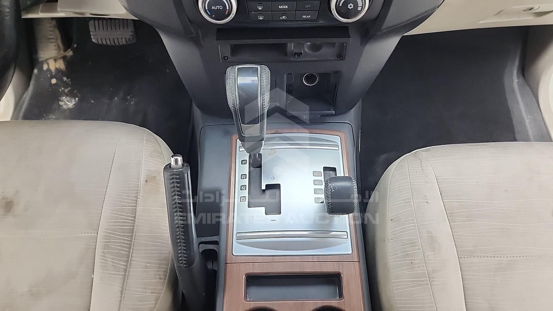 2009 MITSUBISHI PAJERO VIN: JMYLRV93W9J710845