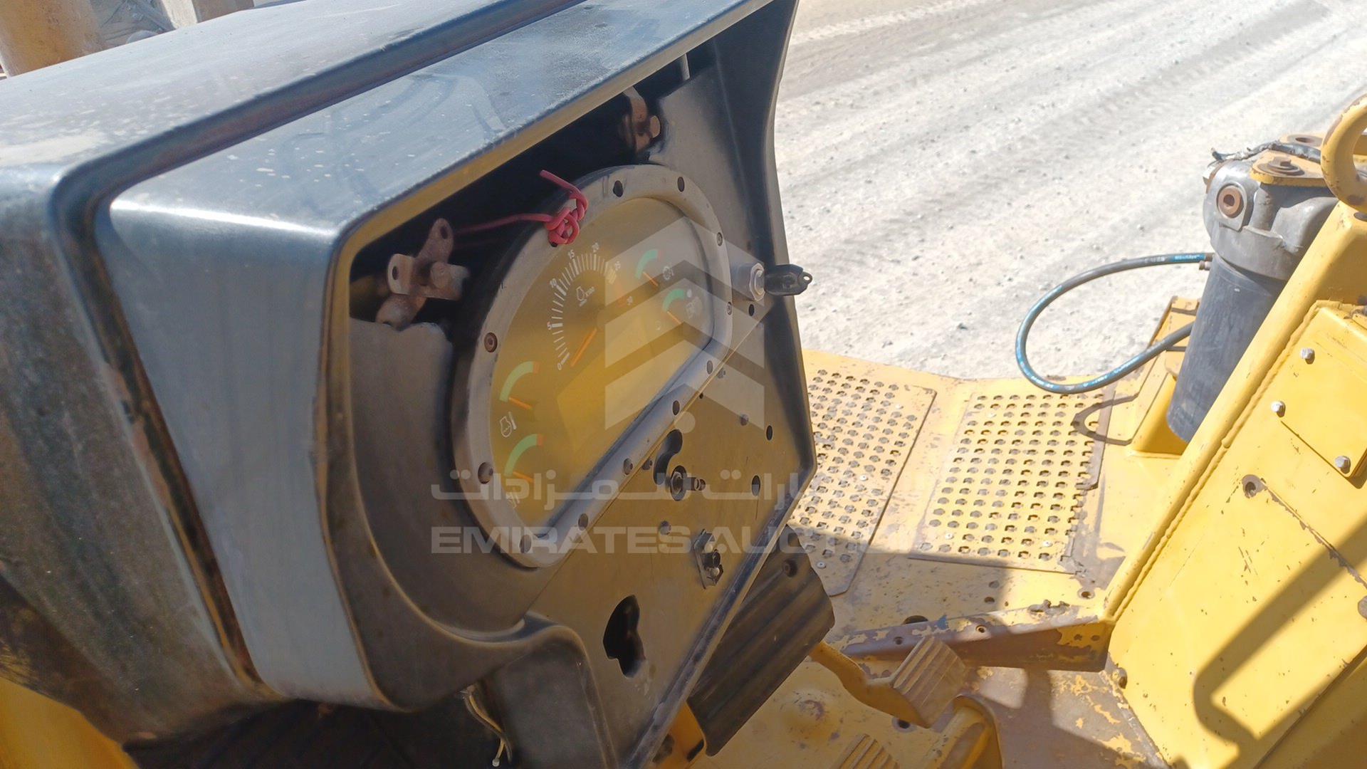 2015 CATERPILLAR D6R VIN: CAT00D6RTEMM00277