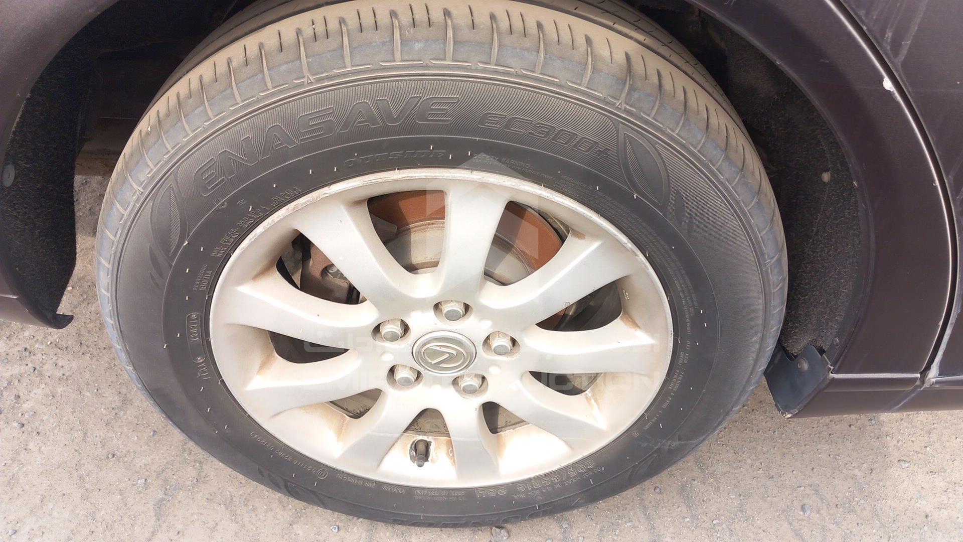 2004 LEXUS ES 330 VIN: JTHBA30G045004903