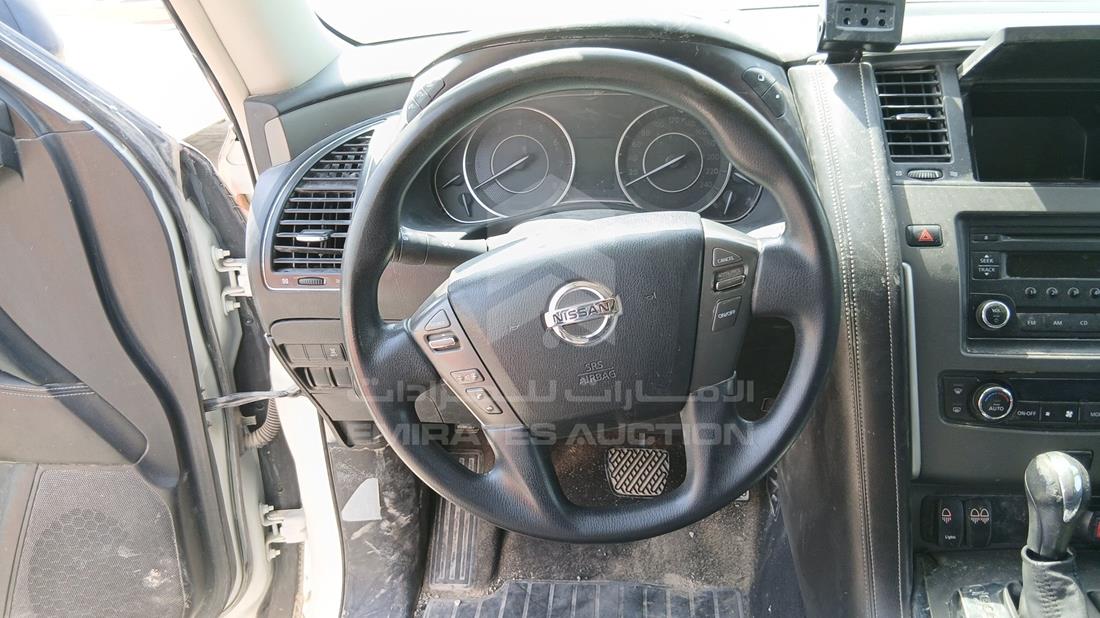 نيسان باترول 2019 — التحكمات في عجلة القيادة — صورة 14