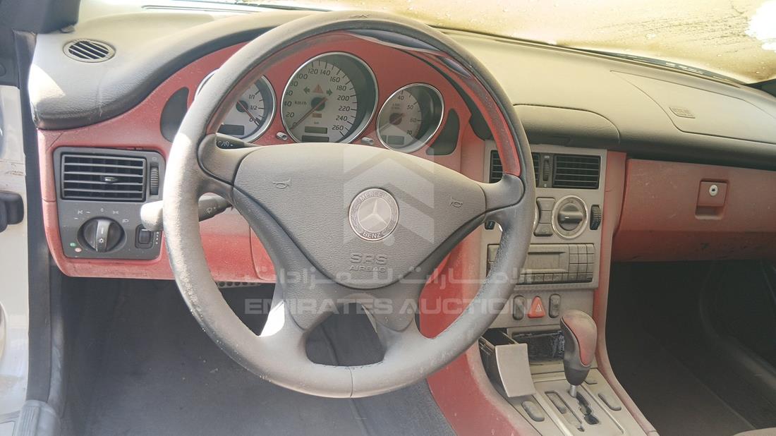 مرسيدس اس ال كى 230 2002 — التحكمات في عجلة القيادة — صورة 12