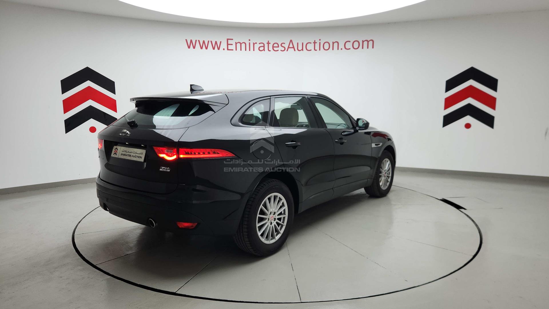 2017 JAGUAR F-PACE VIN: SADCA2BV1HA055730