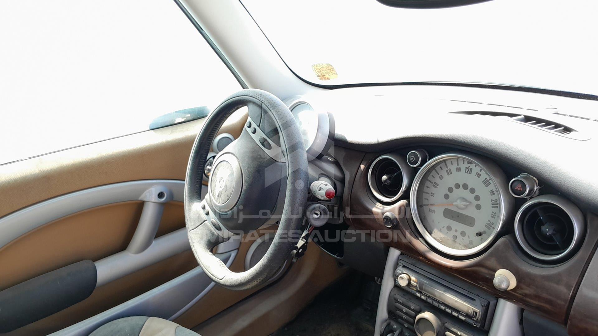 2005 MINI COOPER VIN: WMWRE31005TD29943