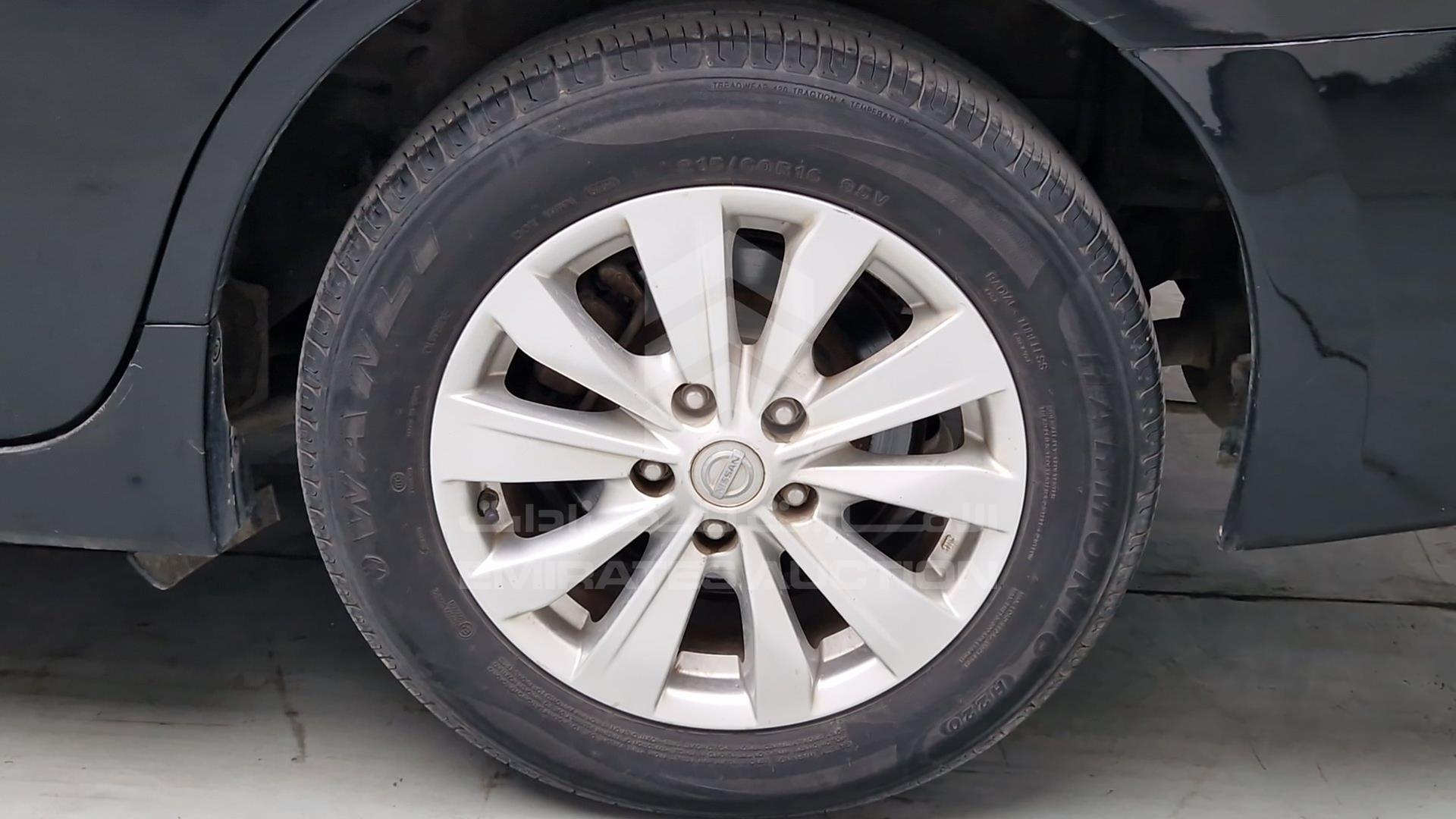2017 NISSAN TEANA VIN: LGBF5AE01HR305842