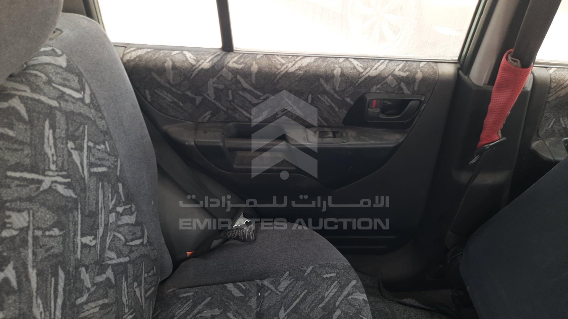 2000 MITSUBISHI PAJERO VIN: JMYLRH76WYY700118