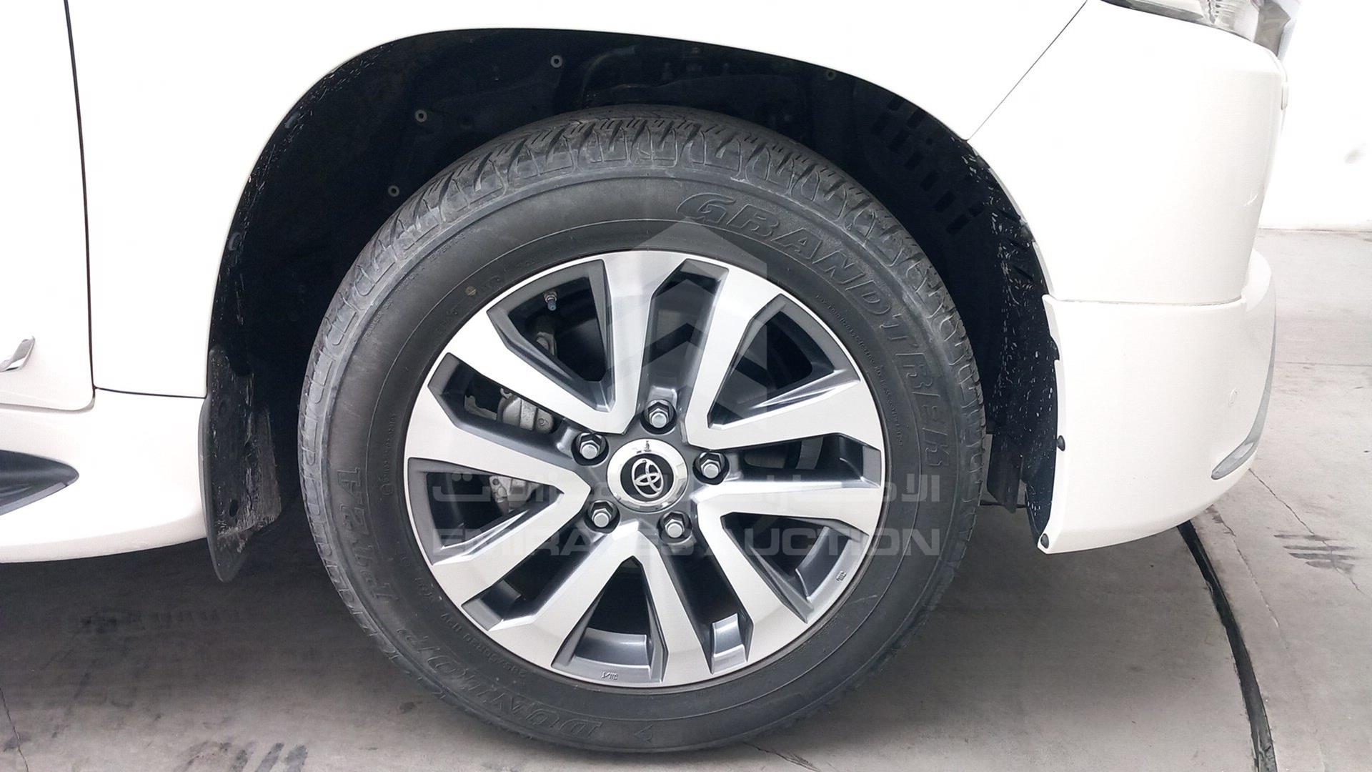 2017 TOYOTA LAND CRUISER VIN: JTMHY05J3H4054037