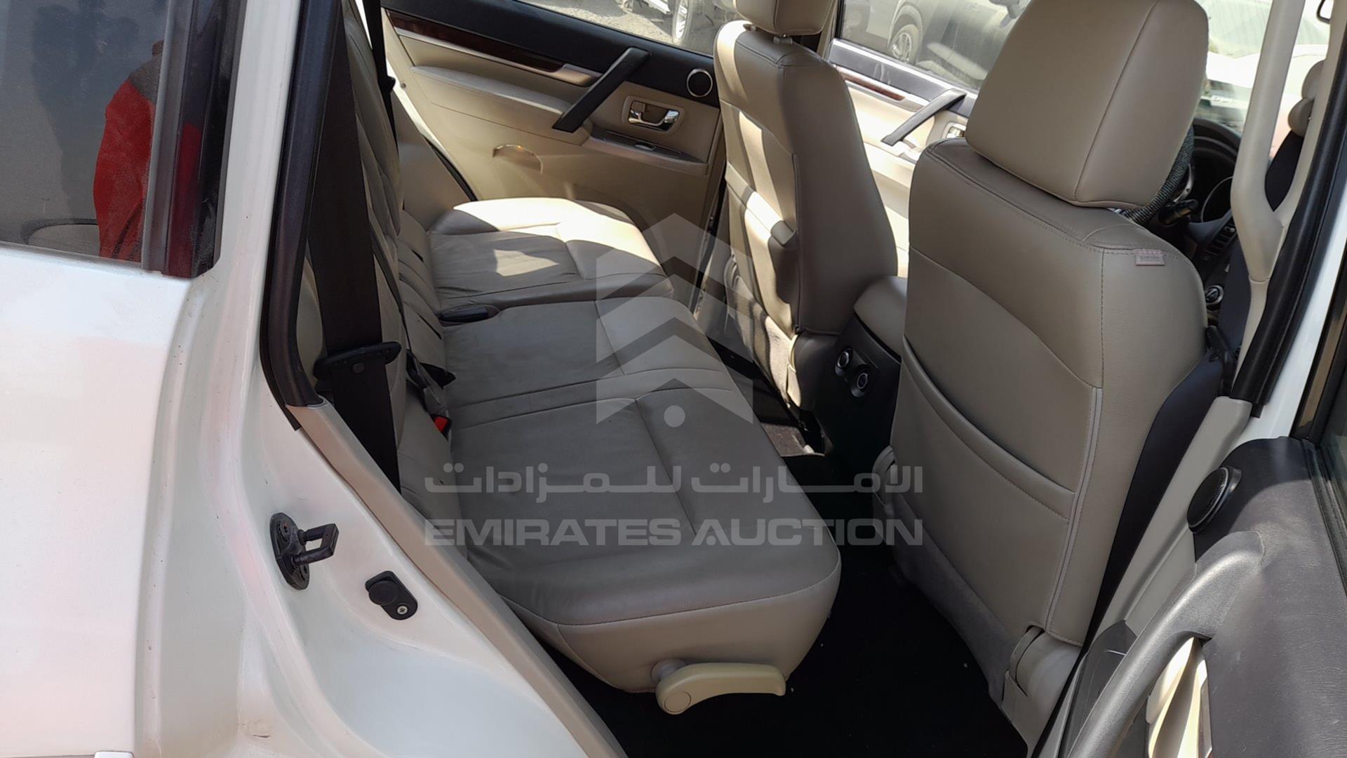 2014 MITSUBISHI PAJERO VIN: JMYLRV95WEJ705109