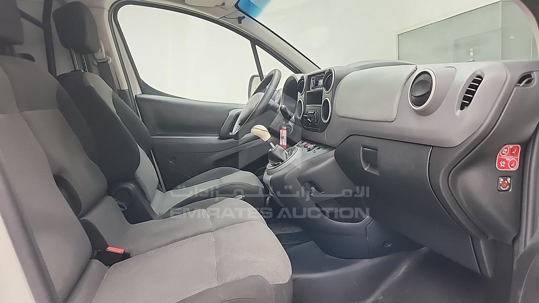 2019 Peugeot Partner — Front Right Passenger Seat View — Photo 24