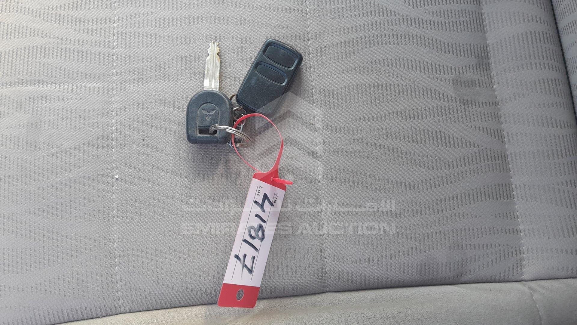 2007 MITSUBISHI PAJERO VIN: JMYLRV73W7J704401
