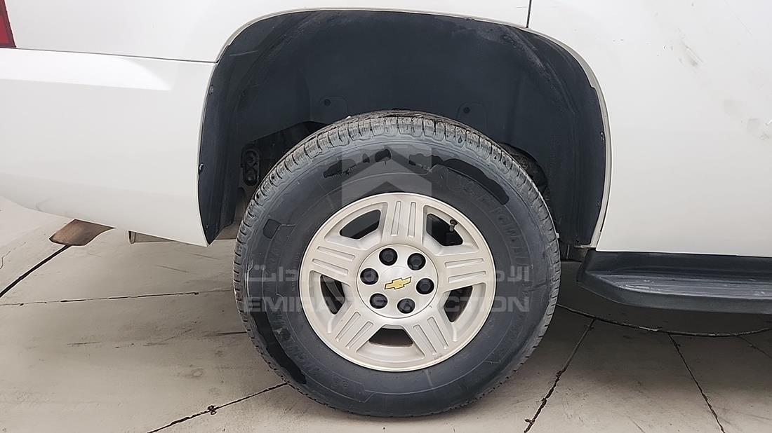 2008 Chevrolet Tahoe — Rear Right Tyre — Photo 31
