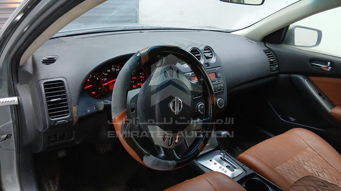 نيسان التيما 2009 — زاوية واجهة السائق الأمامية اليسرى — صورة 15