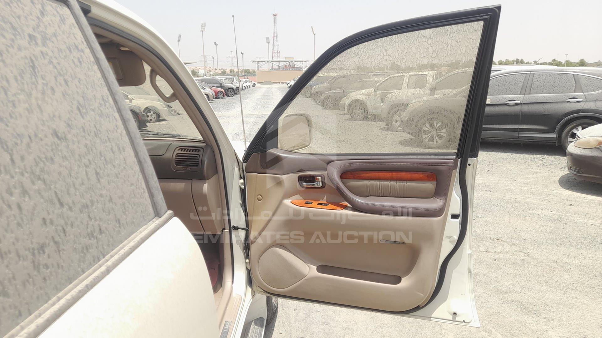 2000 LEXUS LX 470 VIN: JT6HT00W5Y0101679