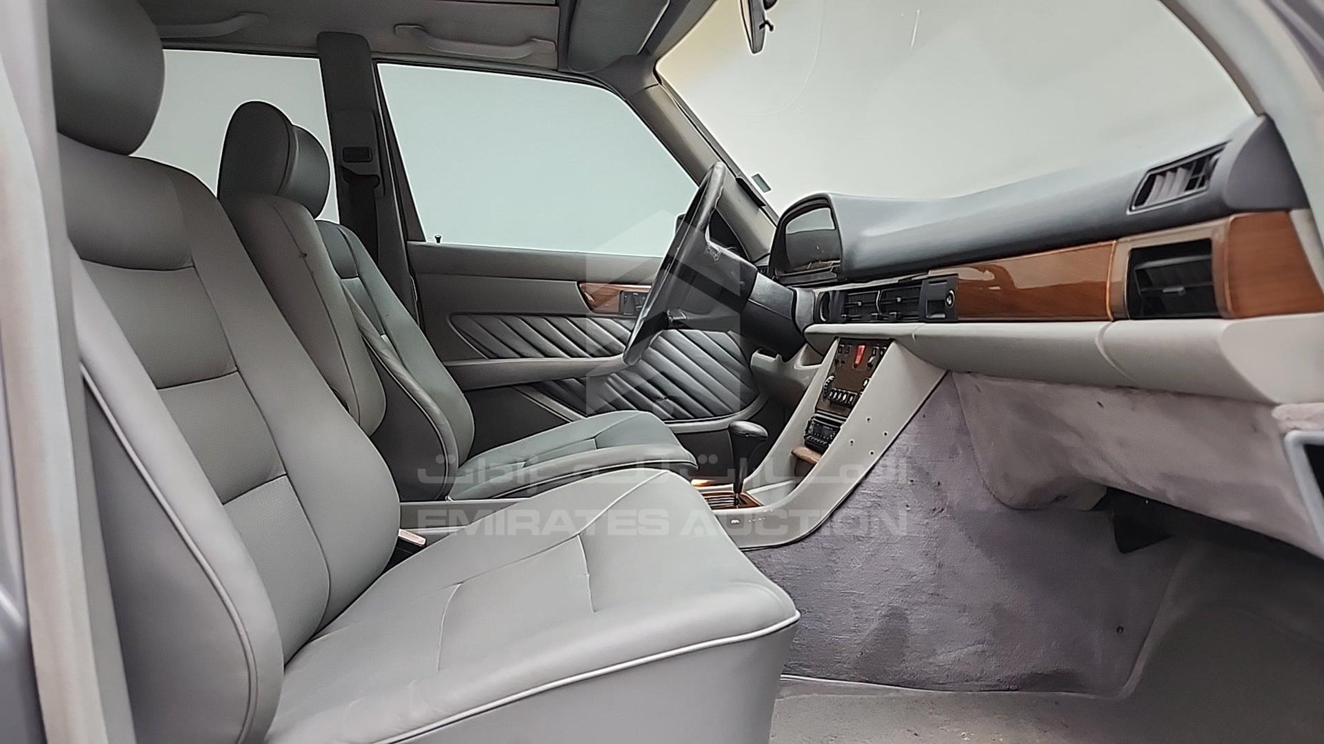 1989 MERCEDES 300 VIN: WDBCA24D0KA438919