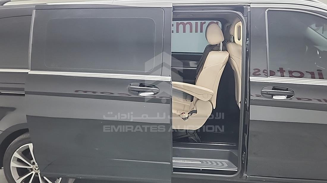 مرسيدس V 250 2021 — الباب الخلفي الأيمن — صورة 25