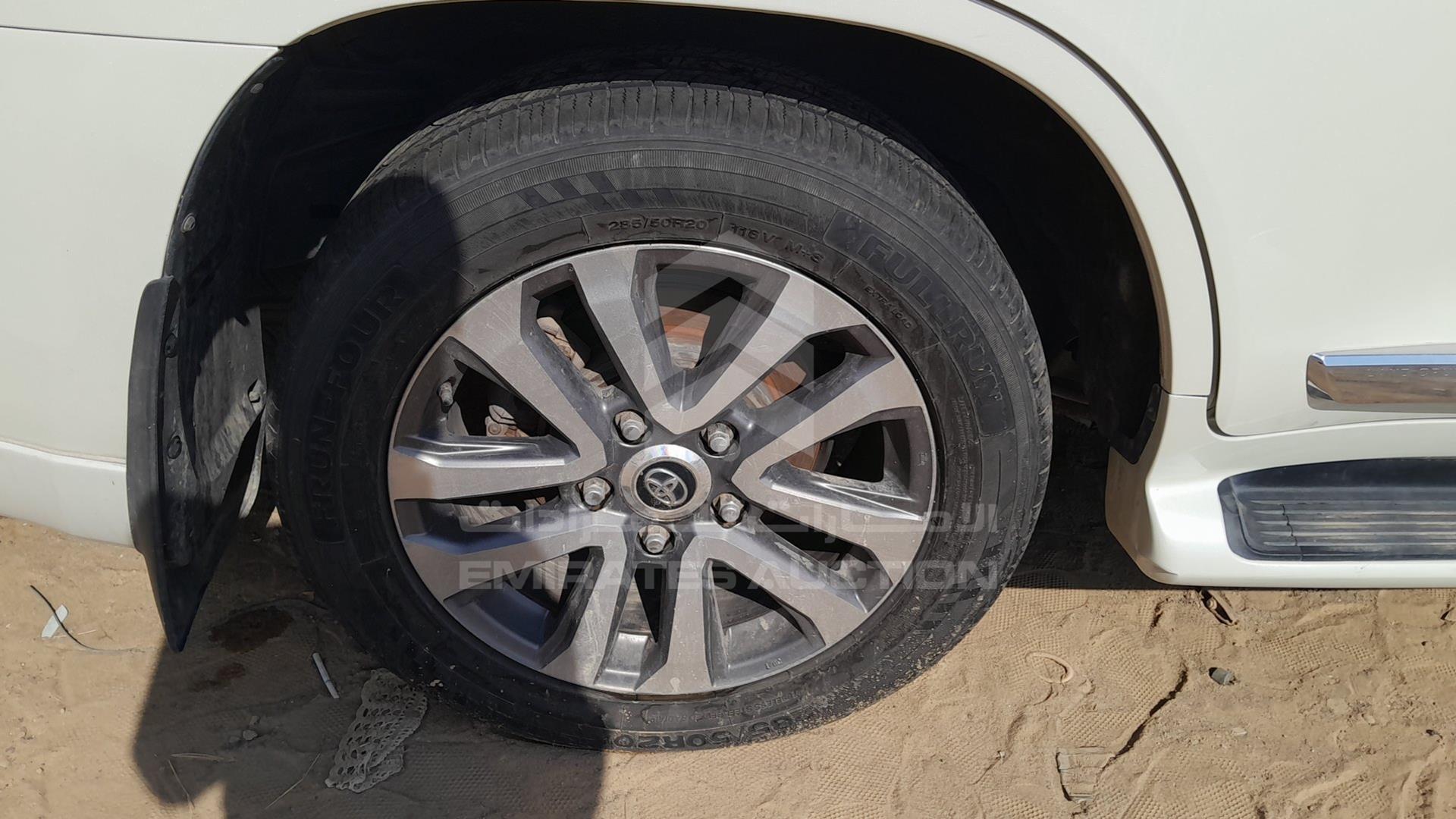 2017 TOYOTA LAND CRUISER VIN: JTMHY05J0H4057056