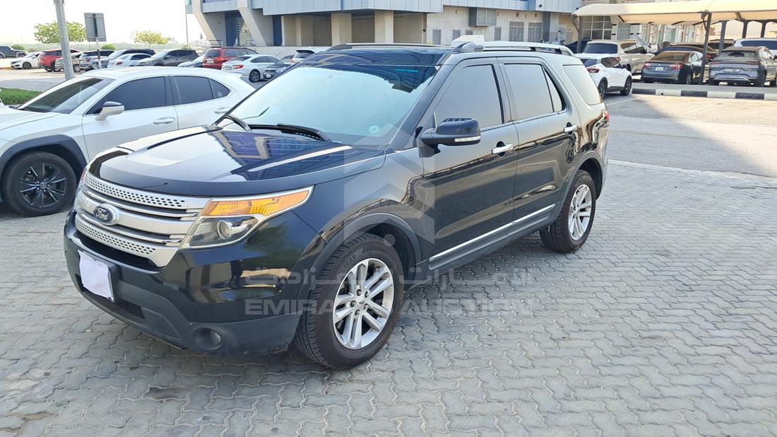 2015 Ford Explorer — Front Left Angle — Photo 5