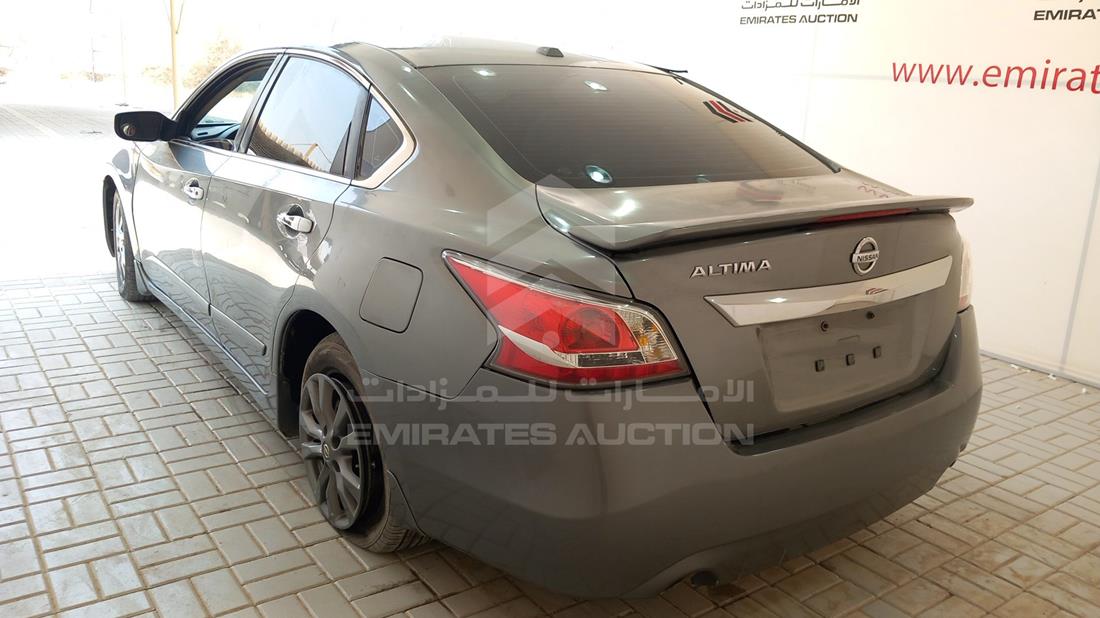 2015 Nissan Altima — Rear Left Angle — Photo 7