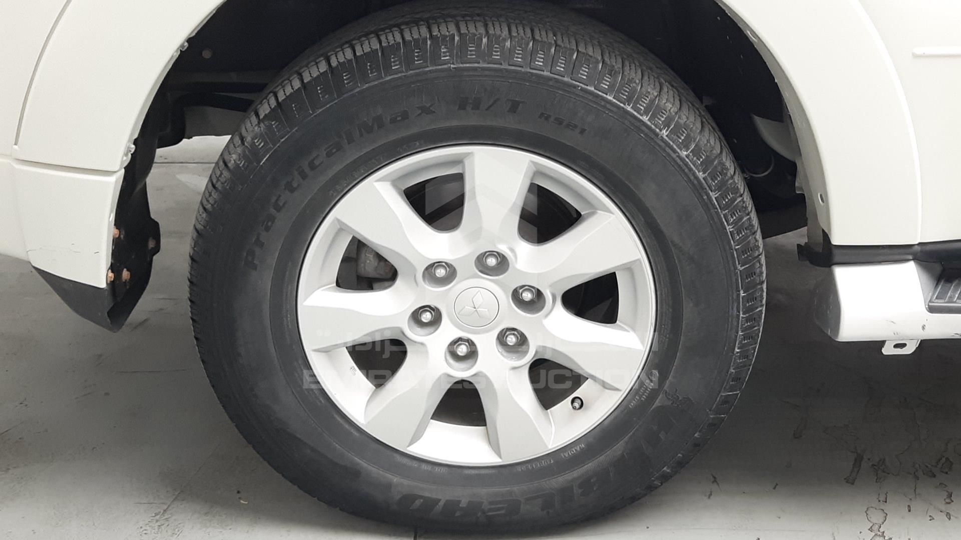 2017 MITSUBISHI PAJERO VIN: JE4MR62N3HJ705986